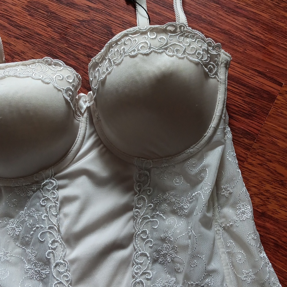 Corset - Picture 2 of 11